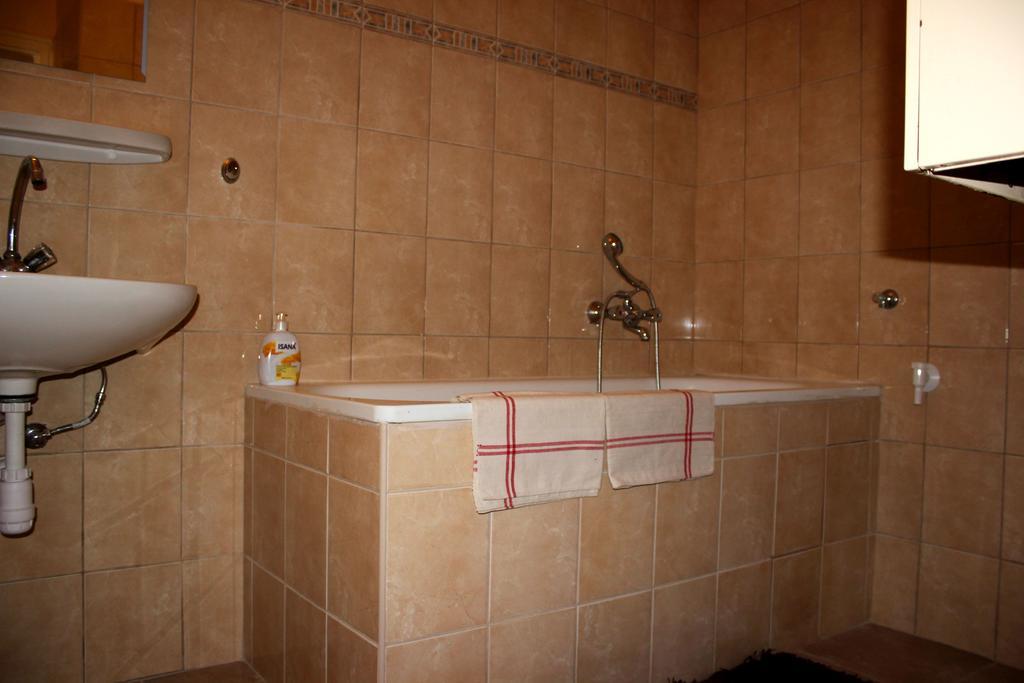 Veva Apartman - Eger Maganszallashely 외부 사진